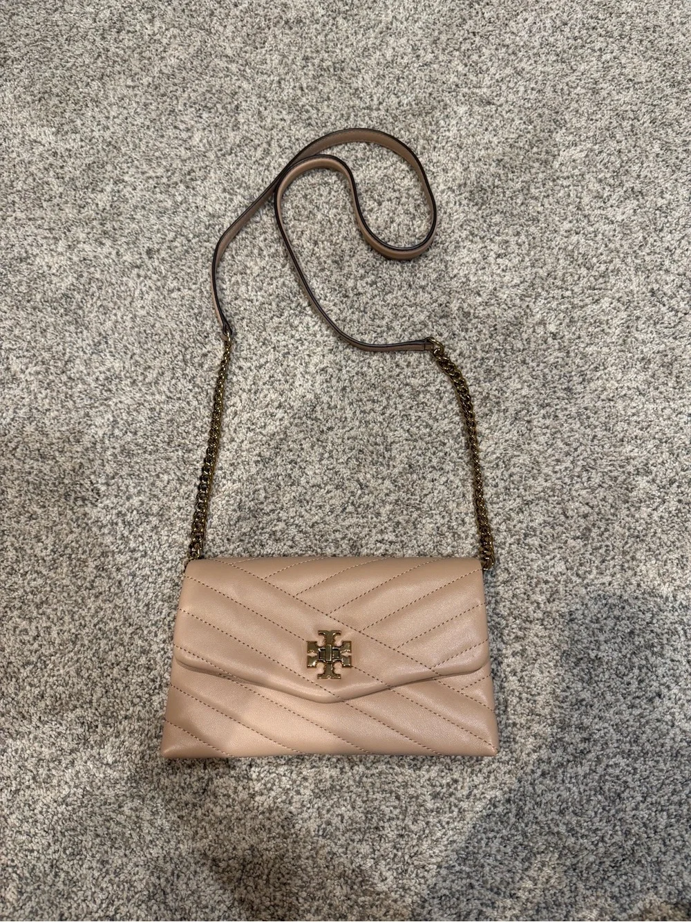 Tory Burch Kira Chevron Chain Wallet - Devon Sand